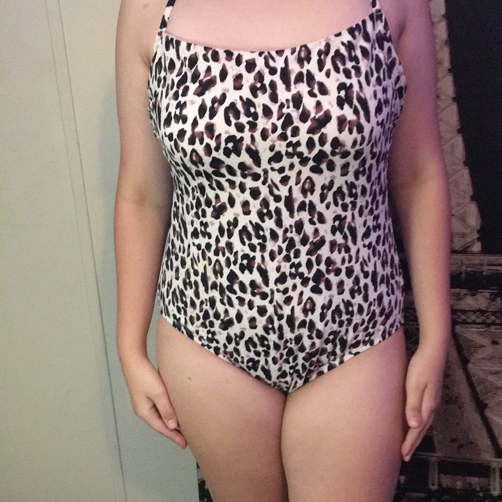 Very cute cheetah print very comfortable perfect for the water! Very new!